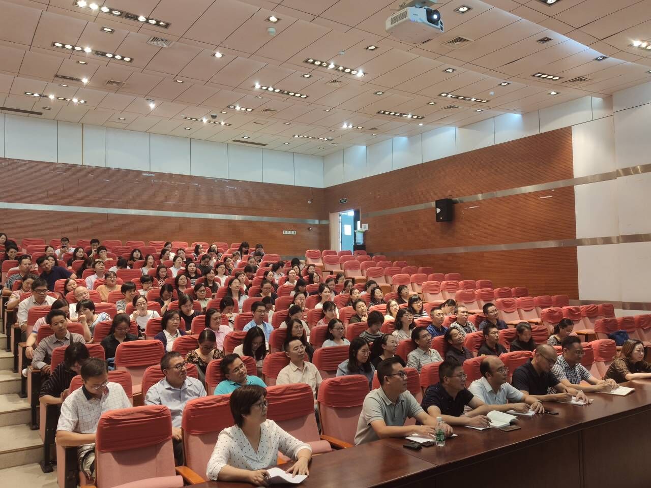 会场.jpg